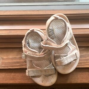 Oshkosh size 5 light pink sandles